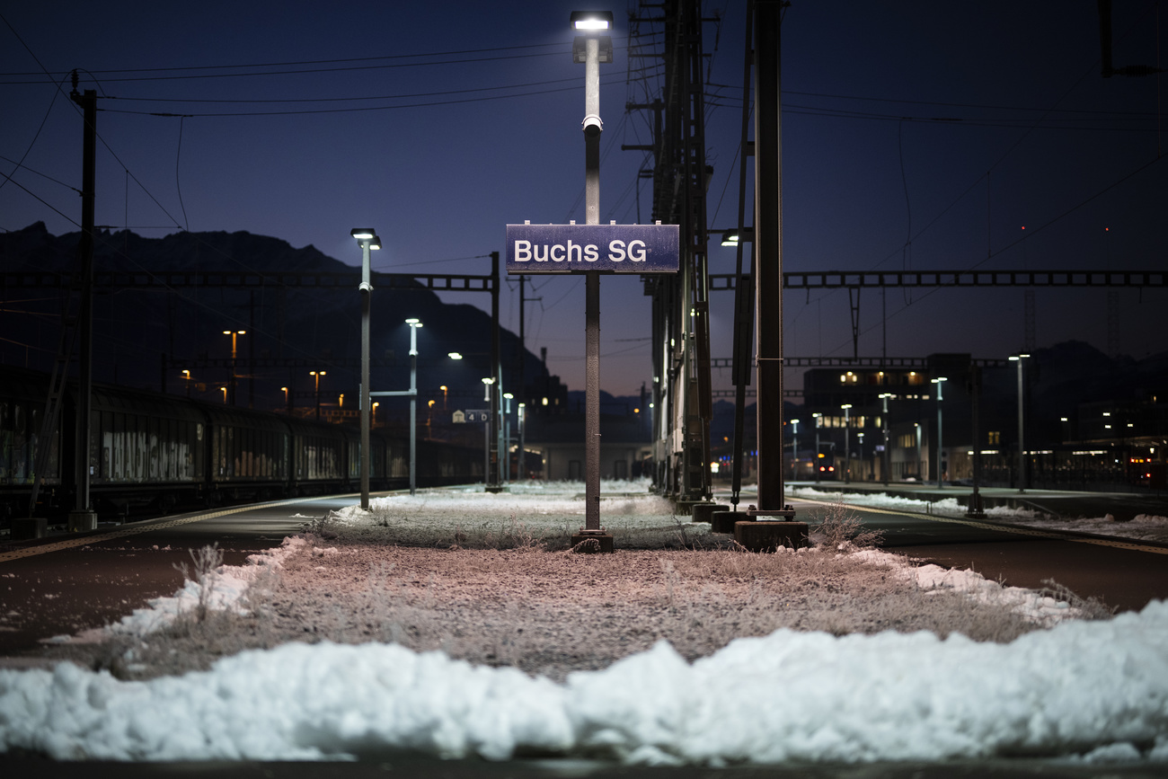 Estación de Buchs, de noche y con nieve.