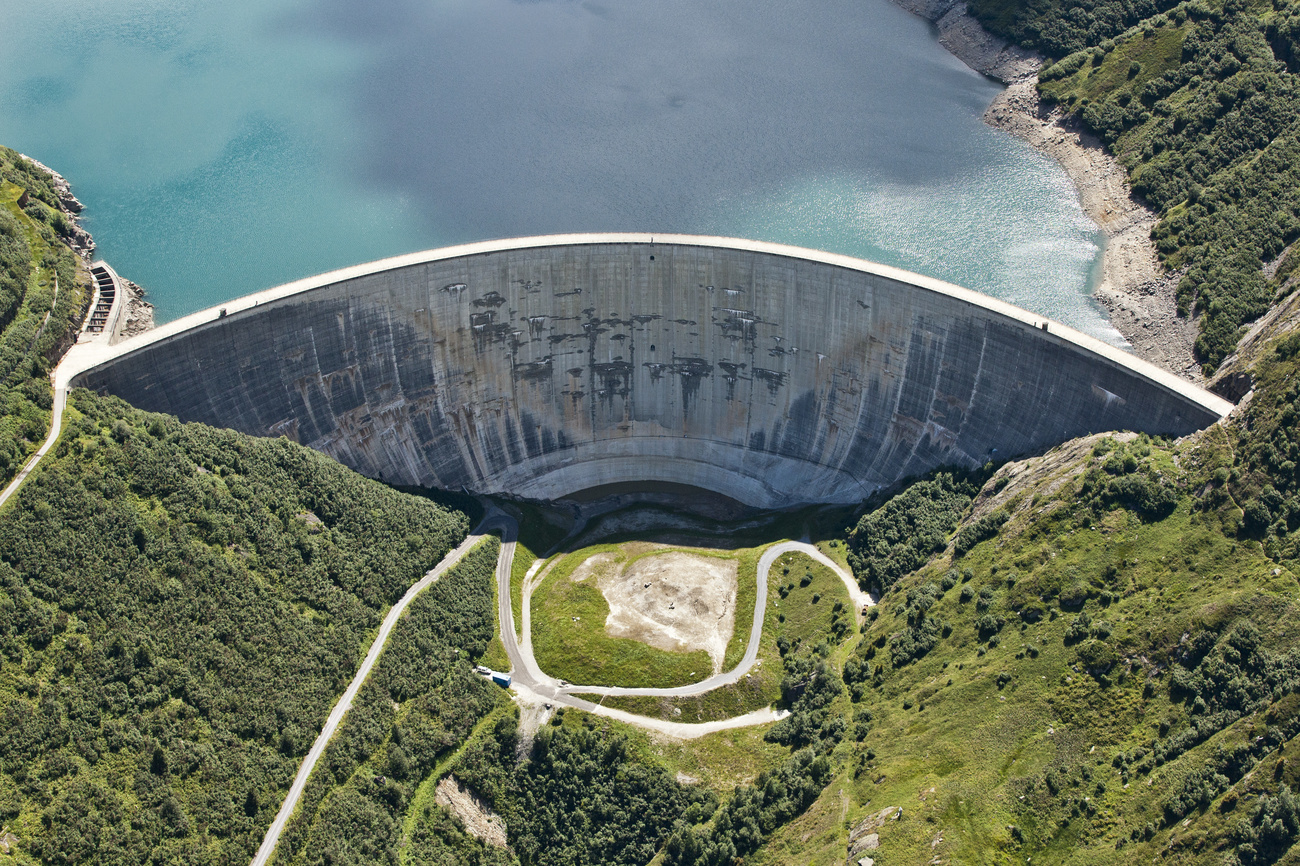 グラウビュンデン州のライ・ダ・ナルプス・ダム。スイスは電力の約57%を水力発電でまかなっている（アーカイブ写真）