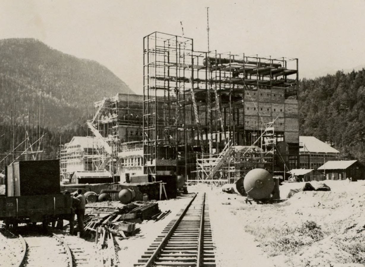 Construcción de la fábrica HOVAG, primavera de 1942.