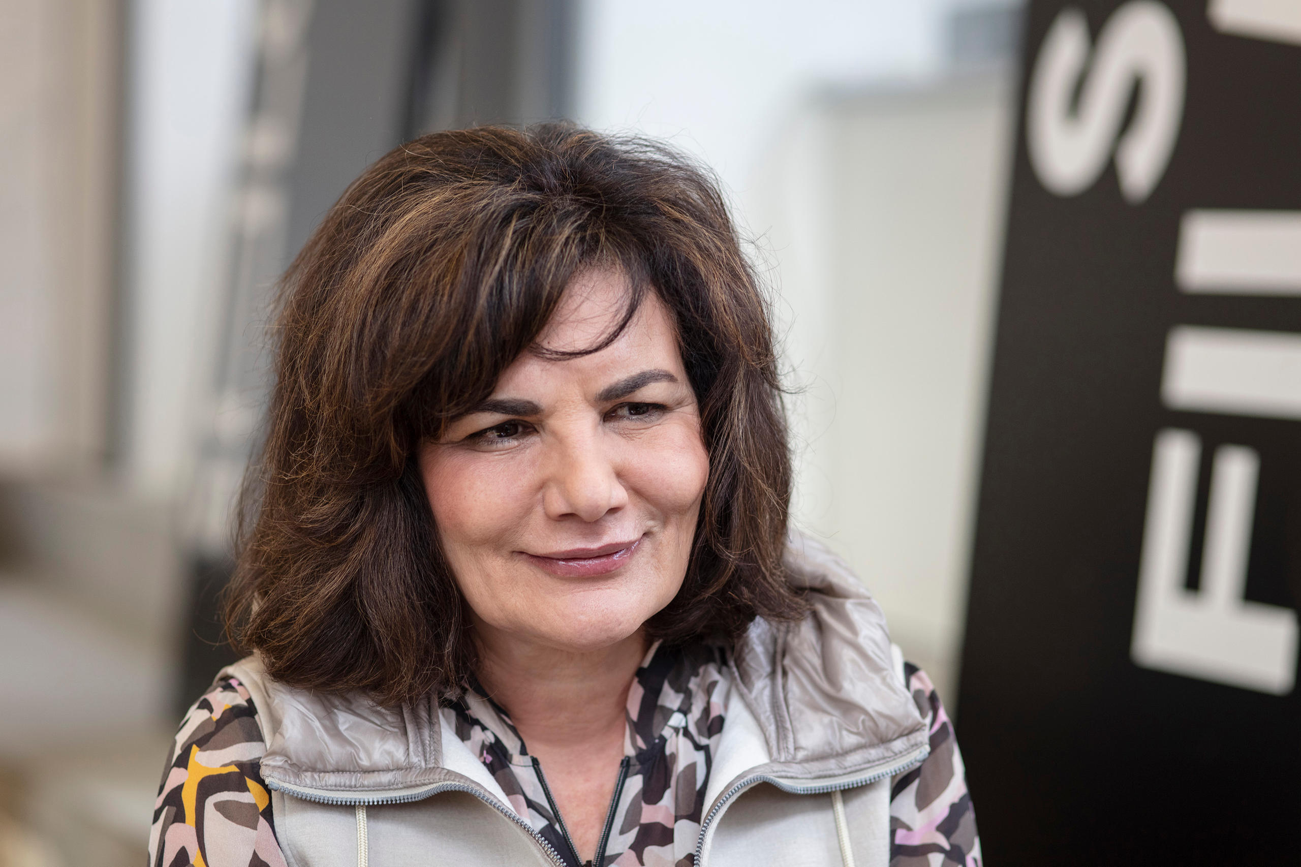 Im Pressezentrum Nadia Fares