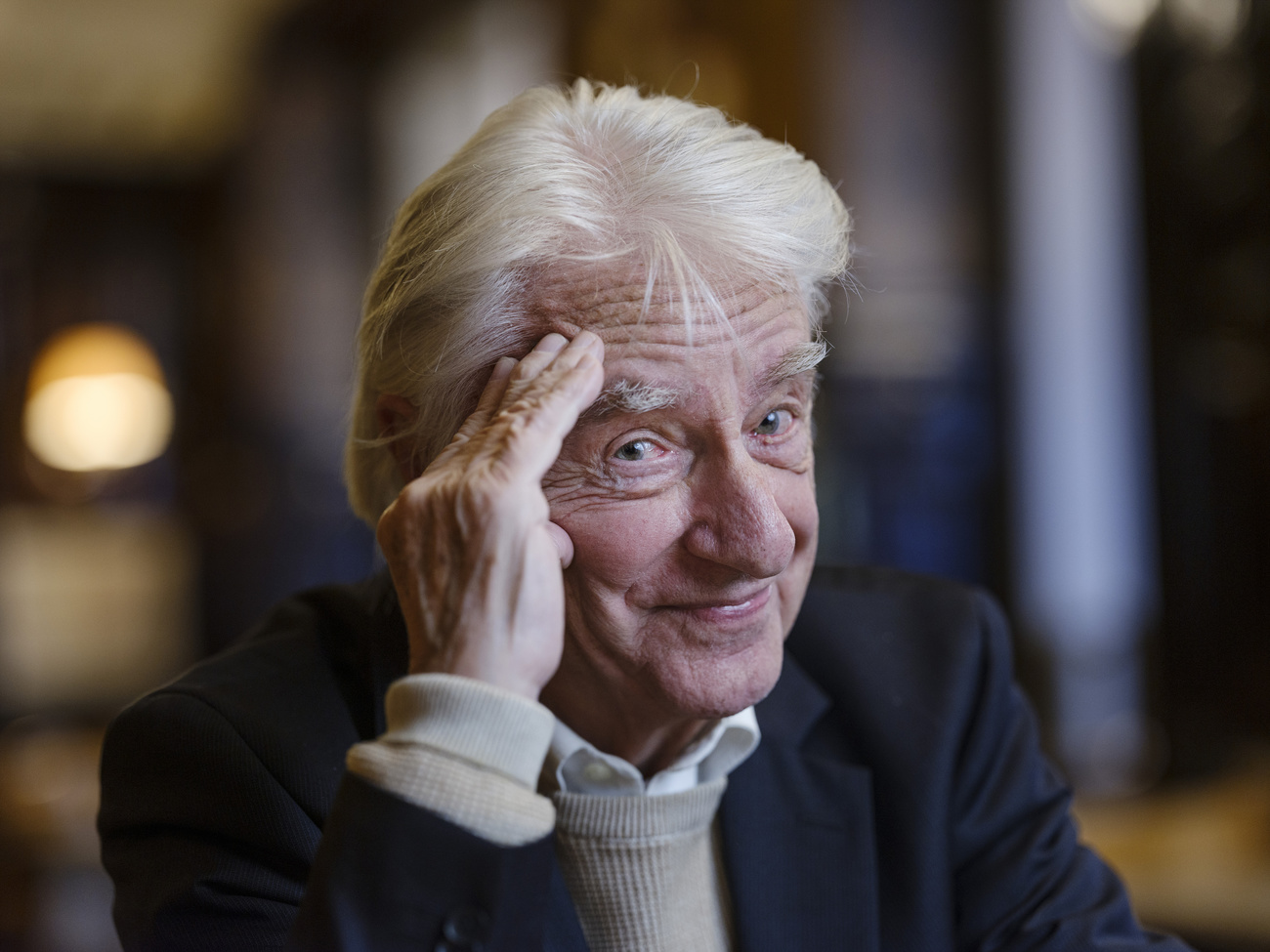 L humoriste suisse Emil, à 90 ans