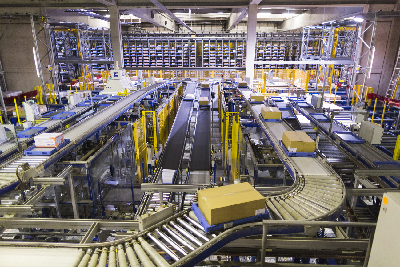 Tiefkuehllager und Logistik-Zentrum der Migros in Neuendorf
