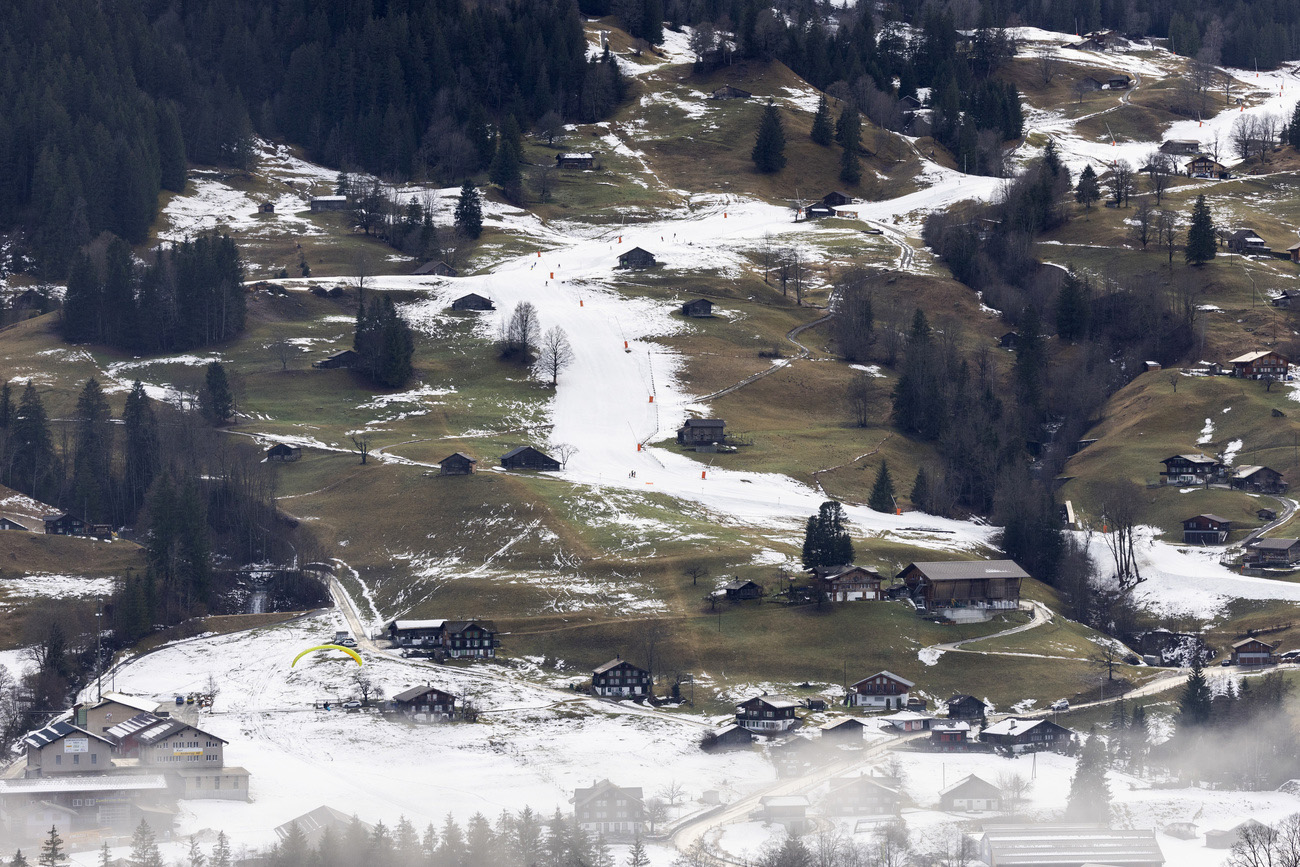 vue de Grindelwald presque sans neige le 25 décembre