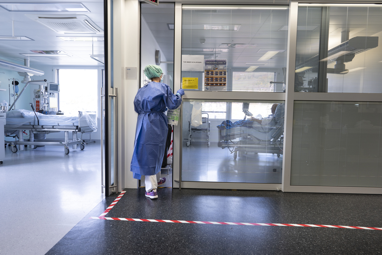 el interior de una sala de hospital