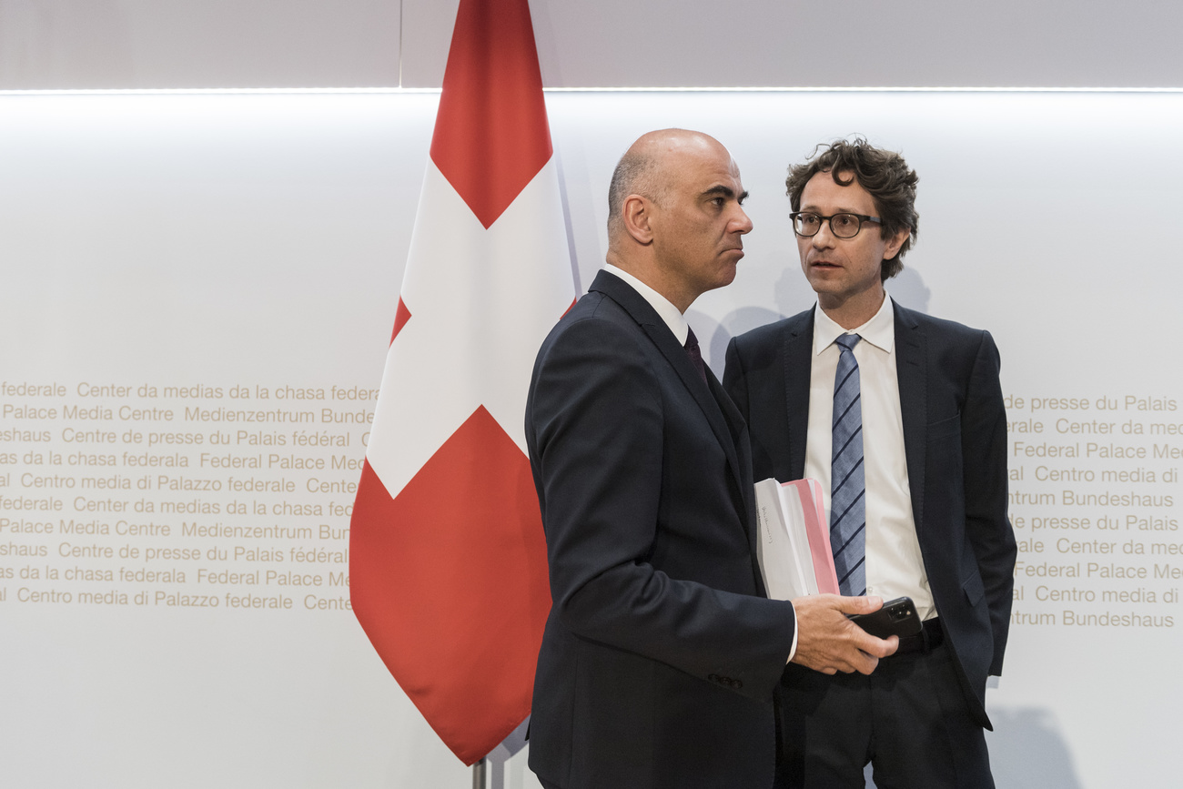 Alain Berset con l allora suo capo della cominicazione Peter Lauener.