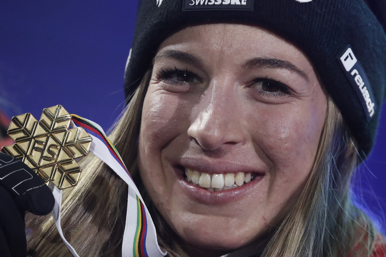 Jasmine Flury mit Goldmedaille