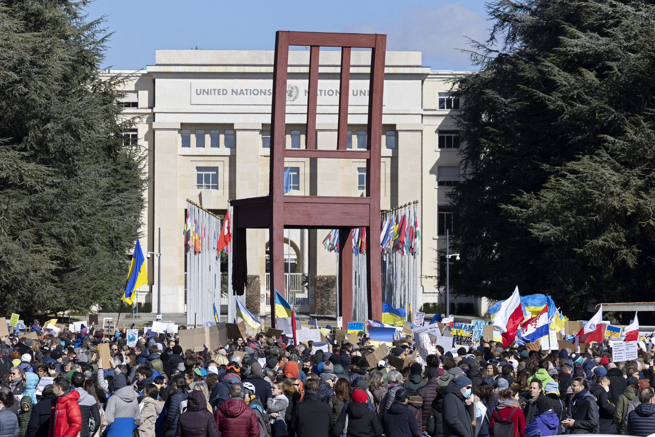 Manifestation devant le bâtiment des Nations Unies à Genève.