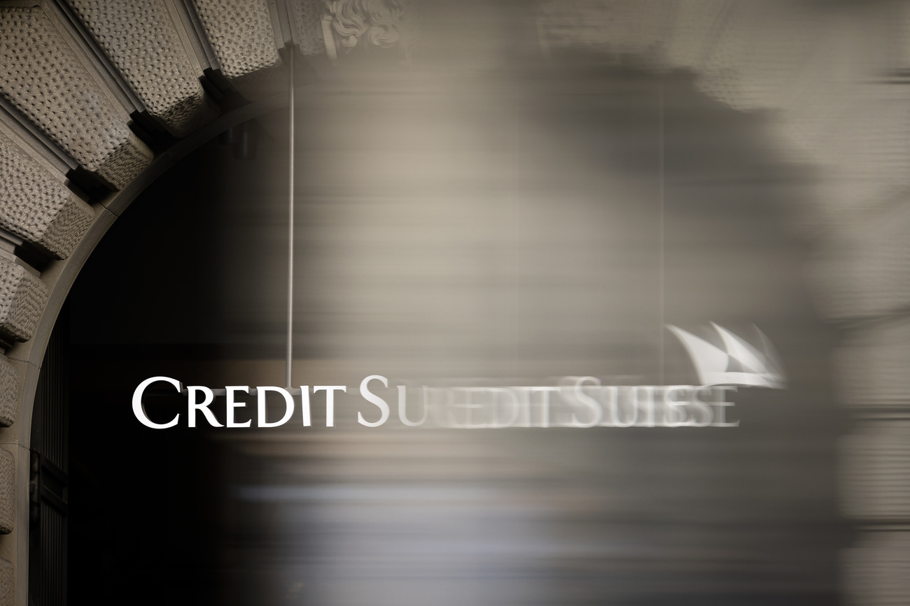 Logotipo borroso del banco Credit Suisse