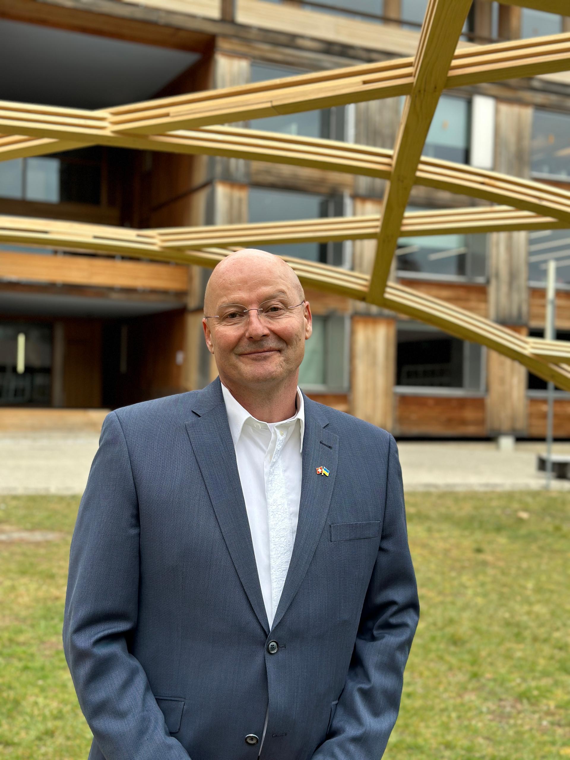 Dominic Rohner A Swiss programme to train Ukrainian refugees in reconstruction - SWI ...