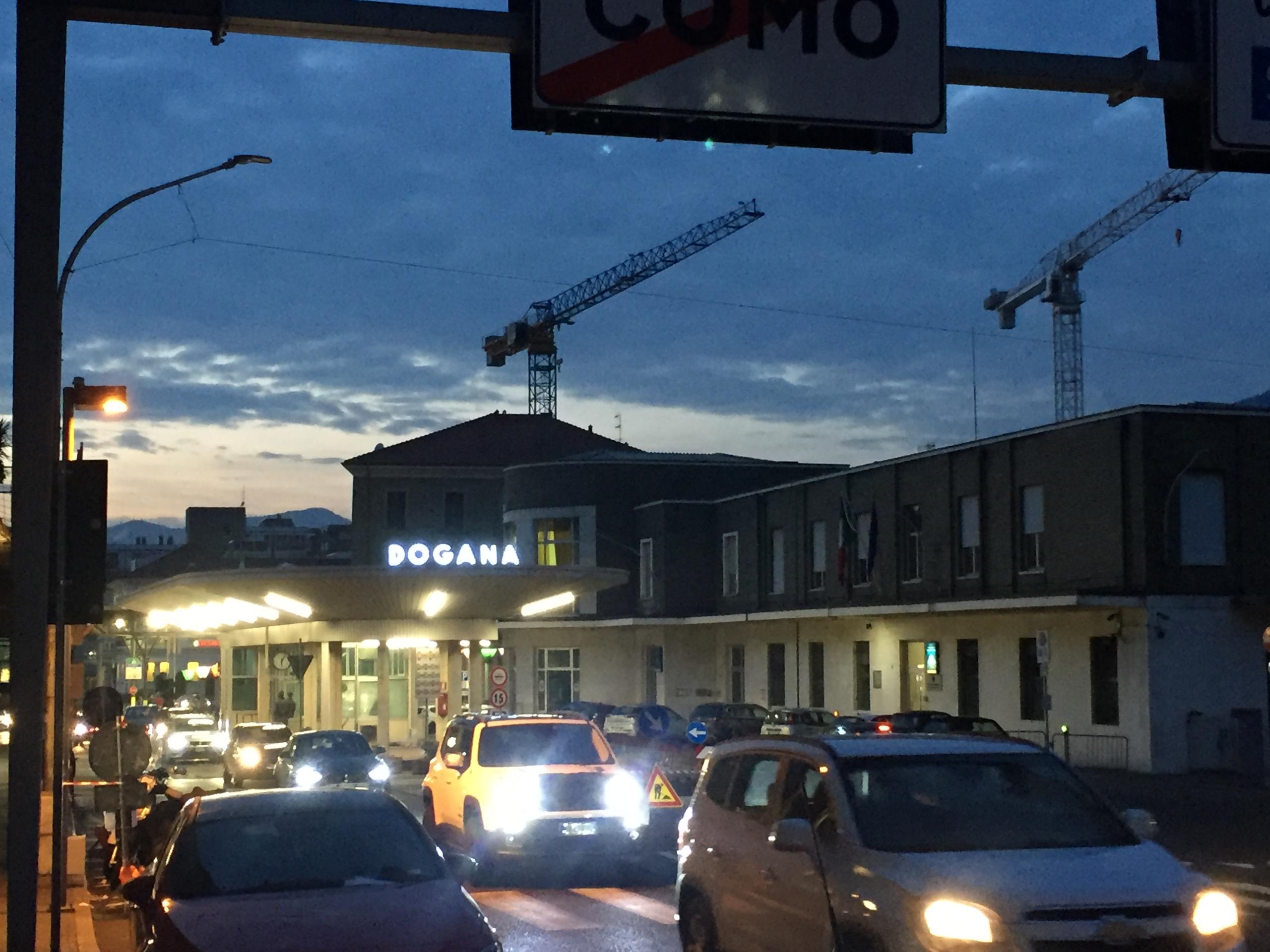 Code alla dogana di Chiasso