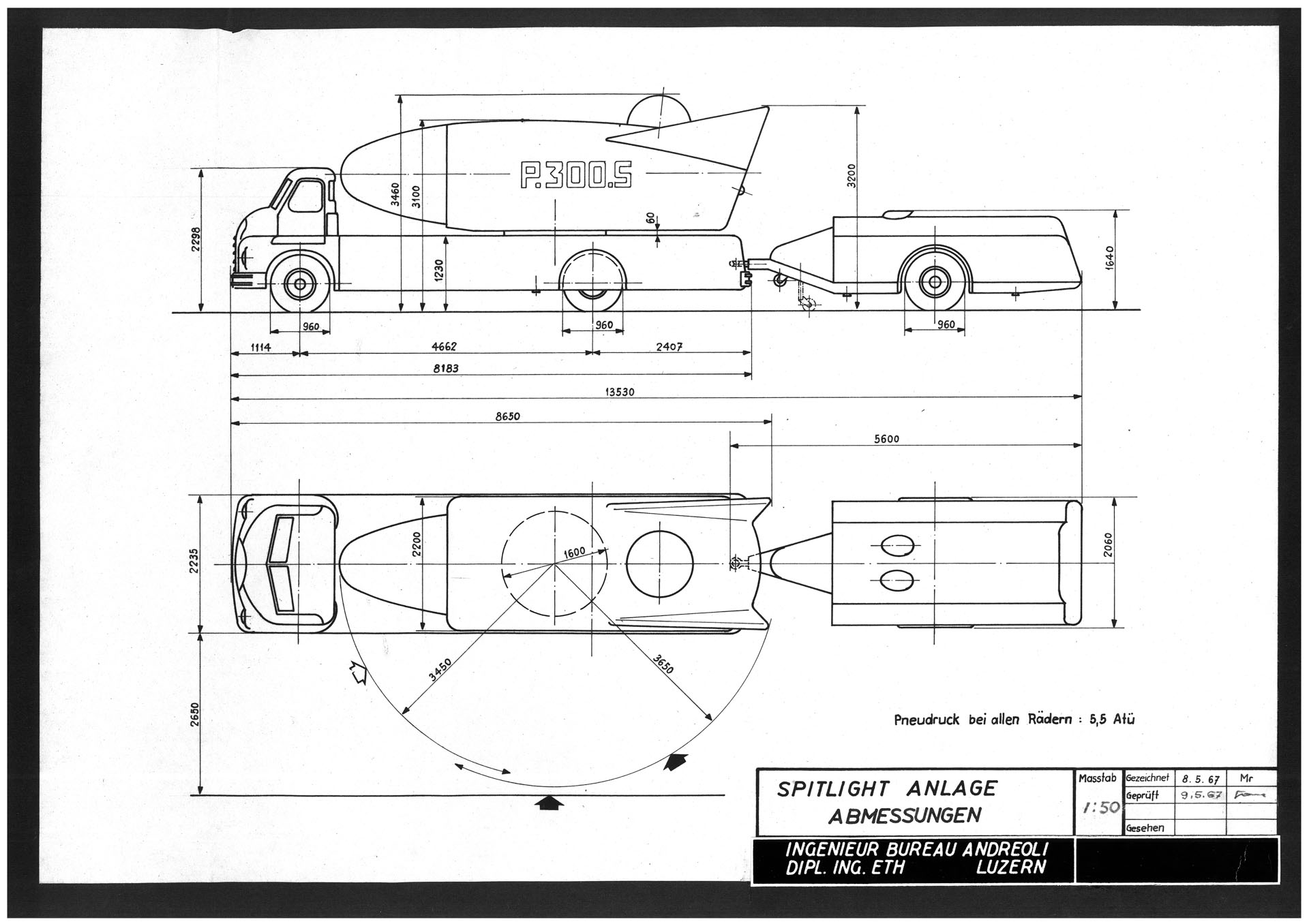 Plan d un camion avec un projecteur géant