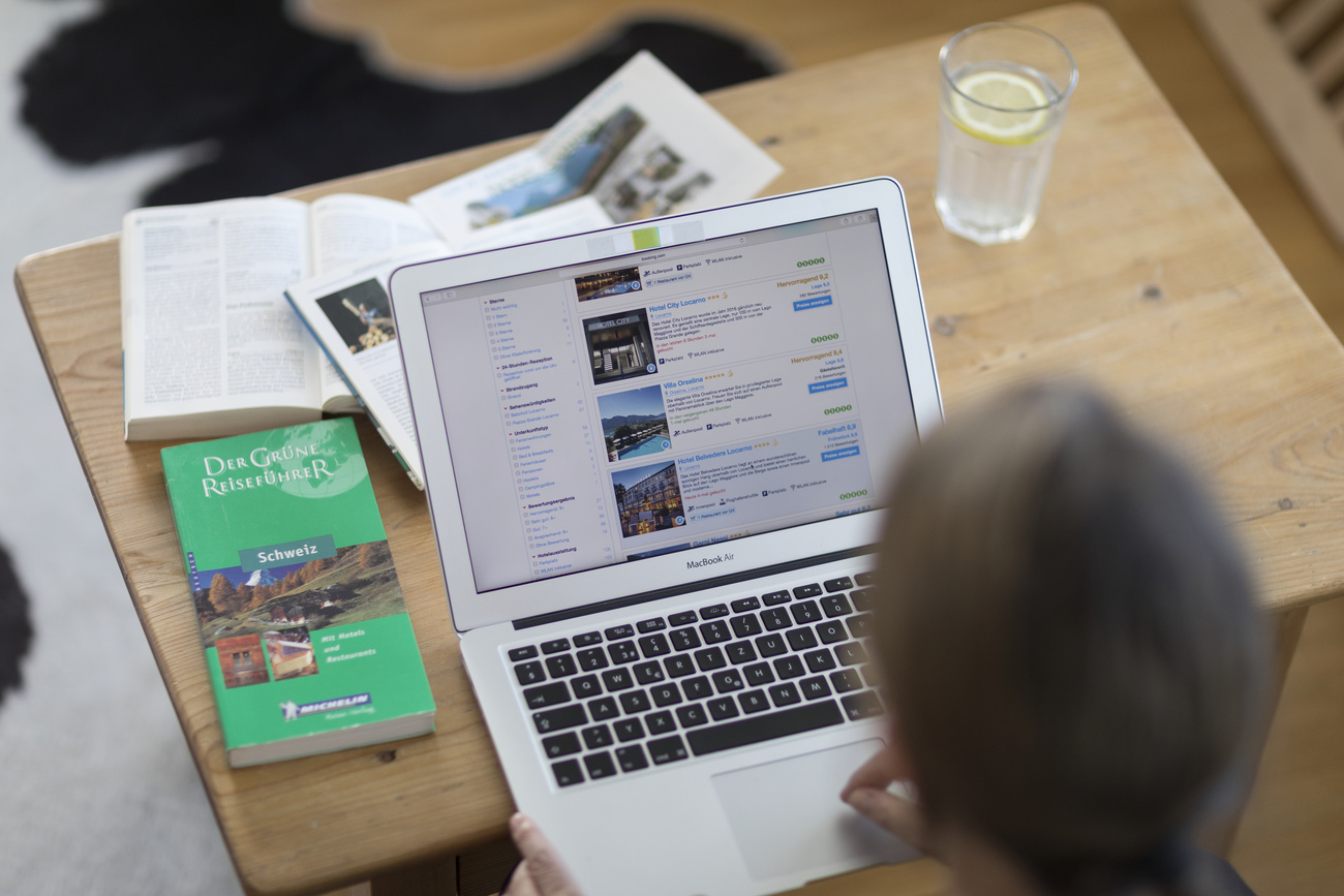 Site de réservation d hôtel sur un écran d ordinateur portable