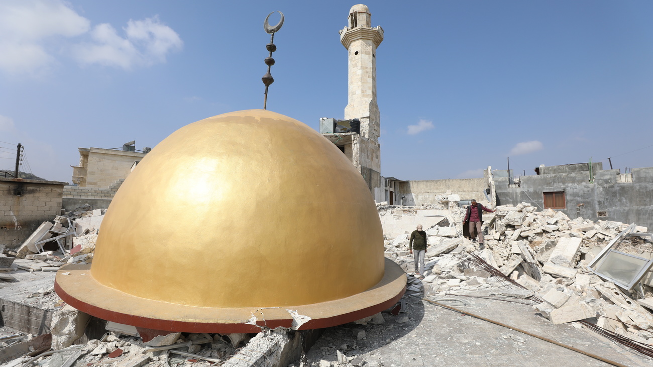 fallen mosque minaret amid earthquake rubble in Idlib