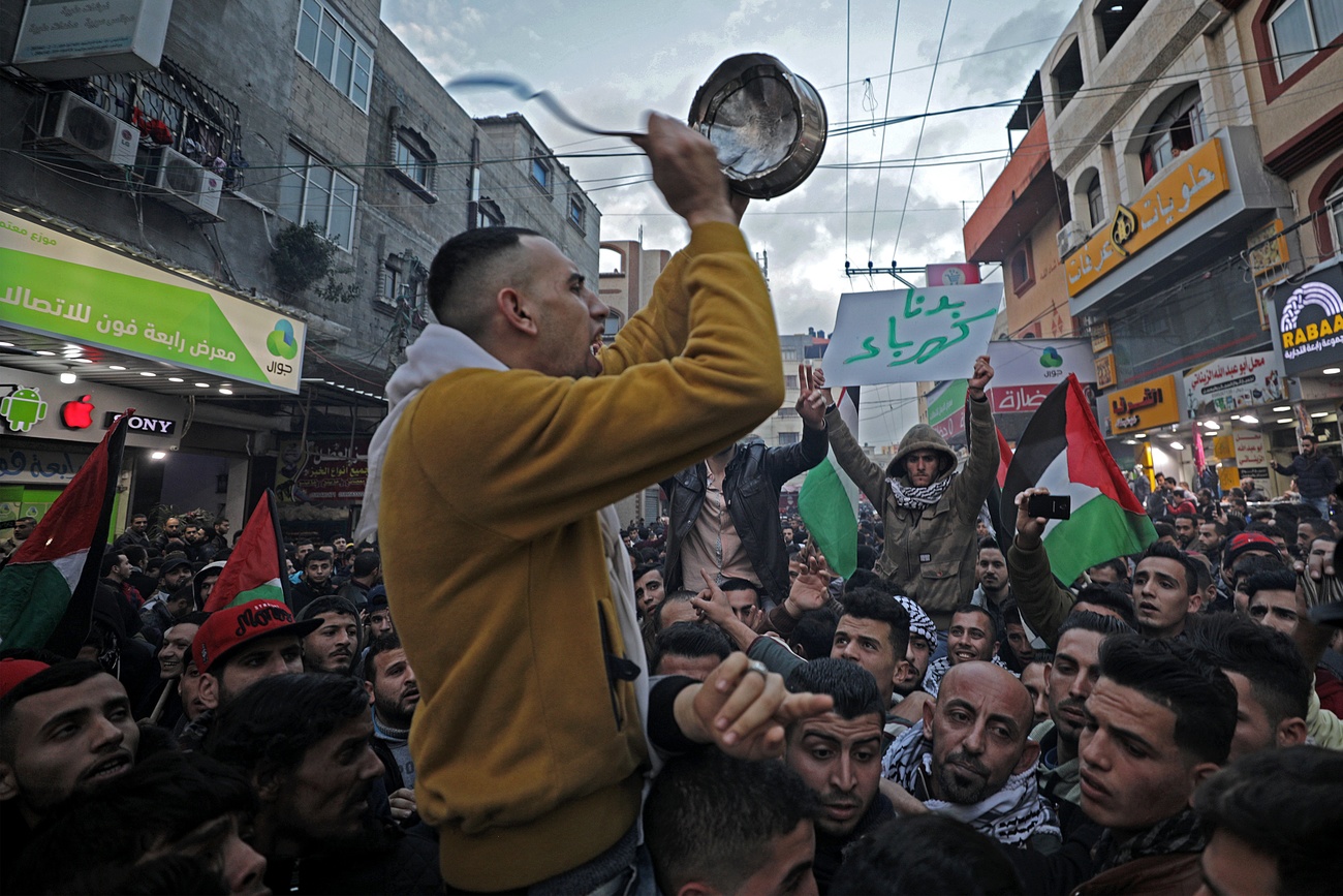 demo against power cuts in Gaza