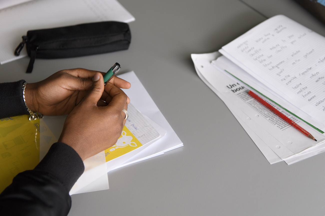 Les mains d un jeune migrant