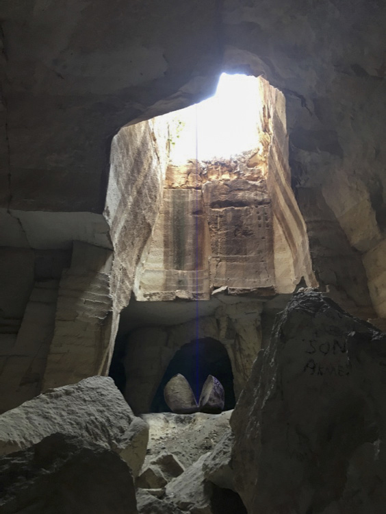 Grotta di Bazda, Turchia, sede del progetto di Land Art di Comte.