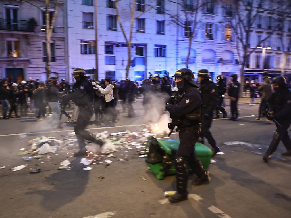 Francia raduni spontanei in diverse città, 70 fermi a Parigi SWI