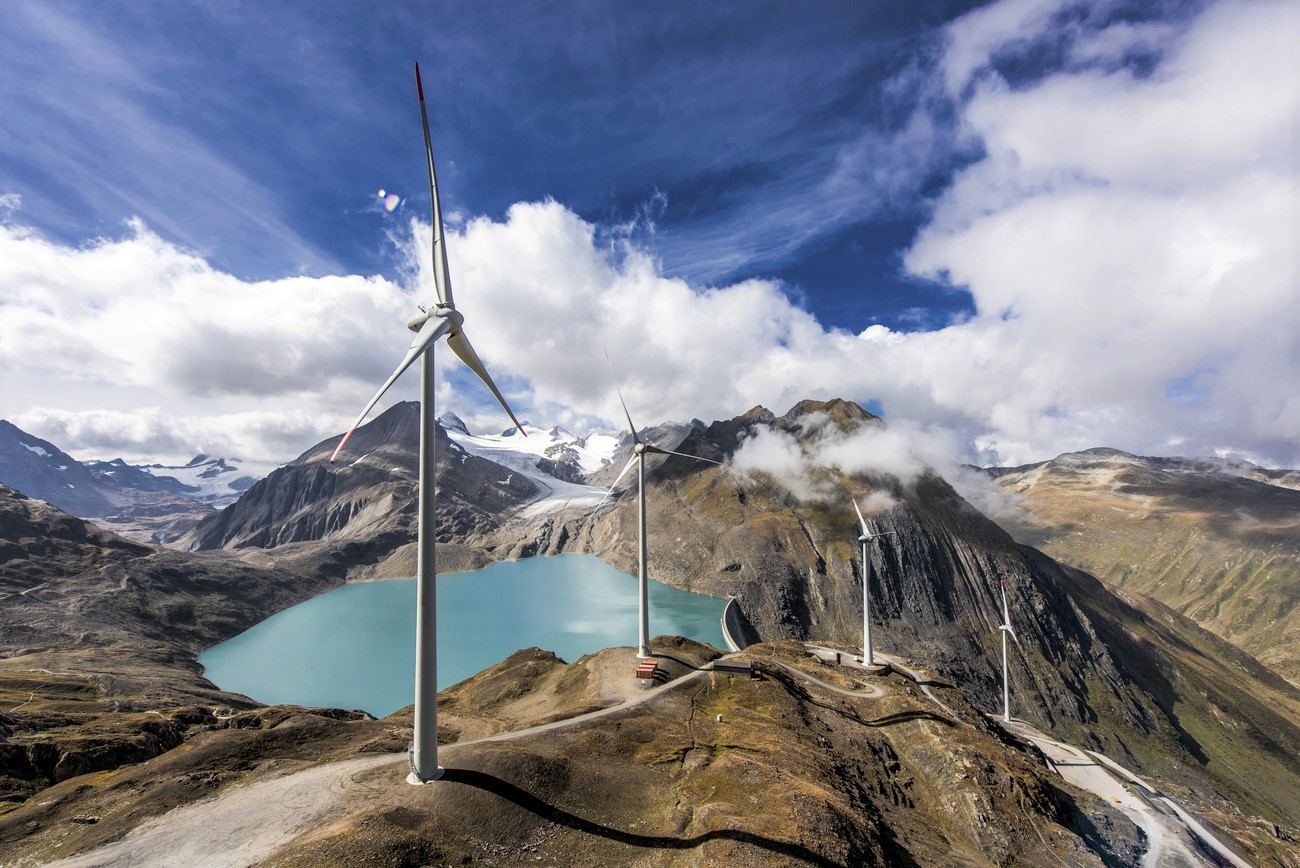 turbinas eólicas en la montaña