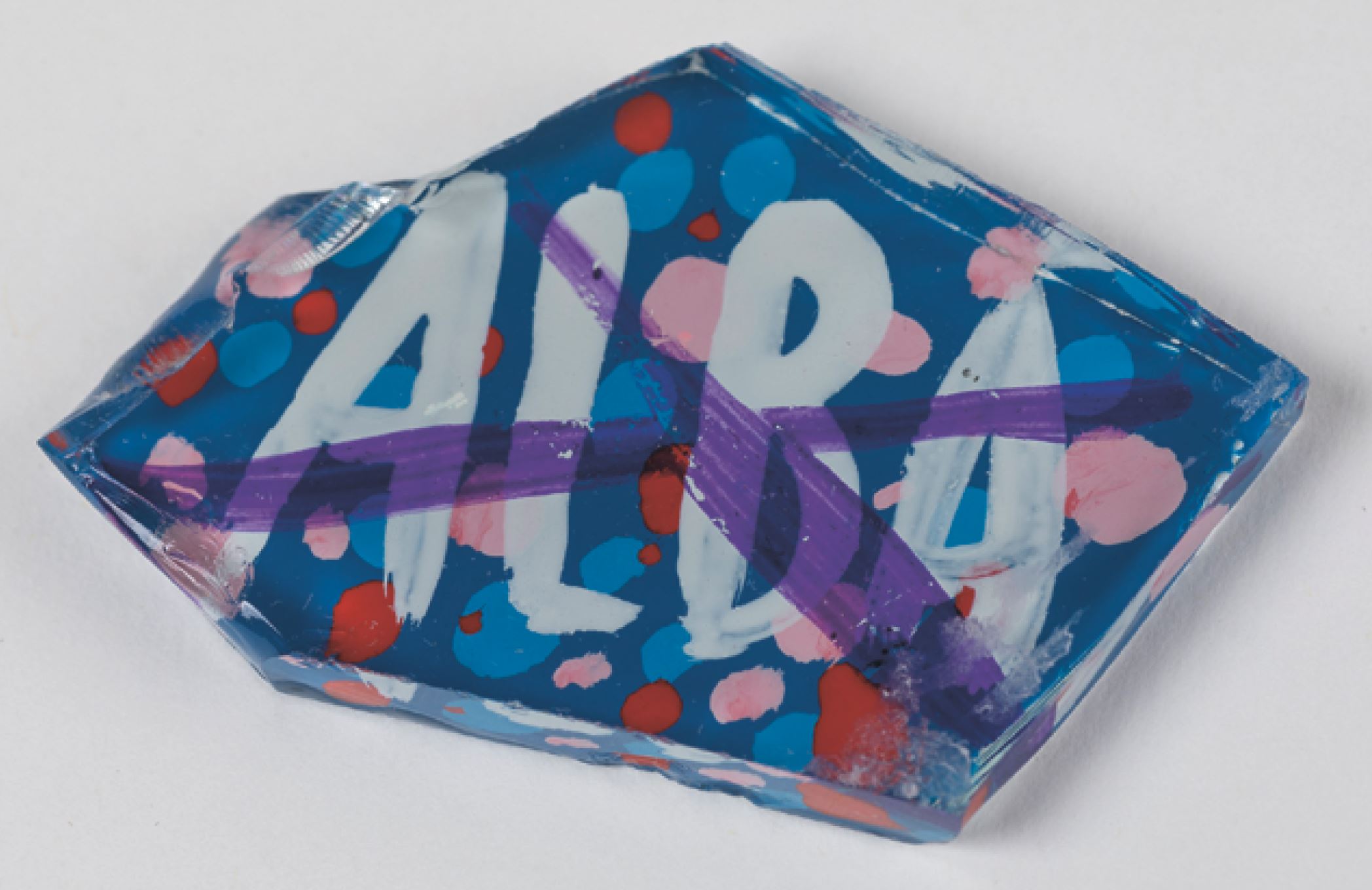 coccio di vetro con scritta