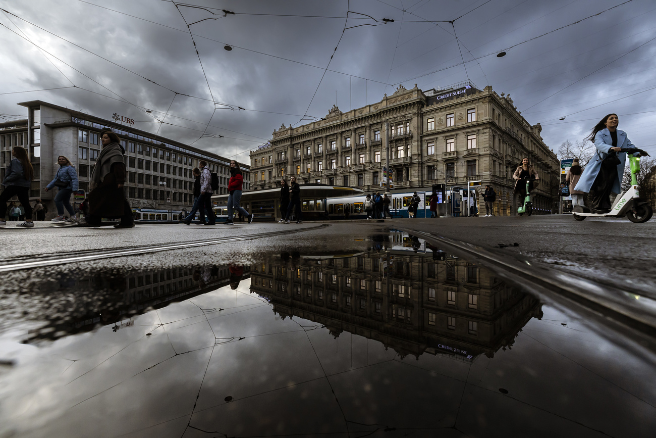 Bild der ie Hauptsitze der beiden Schweizer Banken Credit Suisse (rechts) und UBS (links) in Zürich.