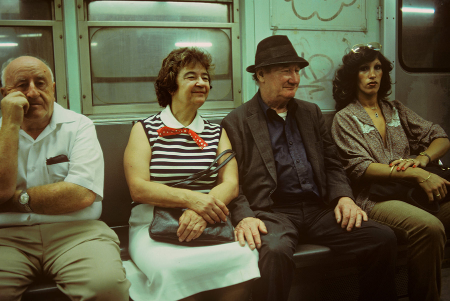 السفر ضمن رحلة جماعية، خط لكسينغتون أفينيو ، مترو أنفاق نيويورك، عام 1979