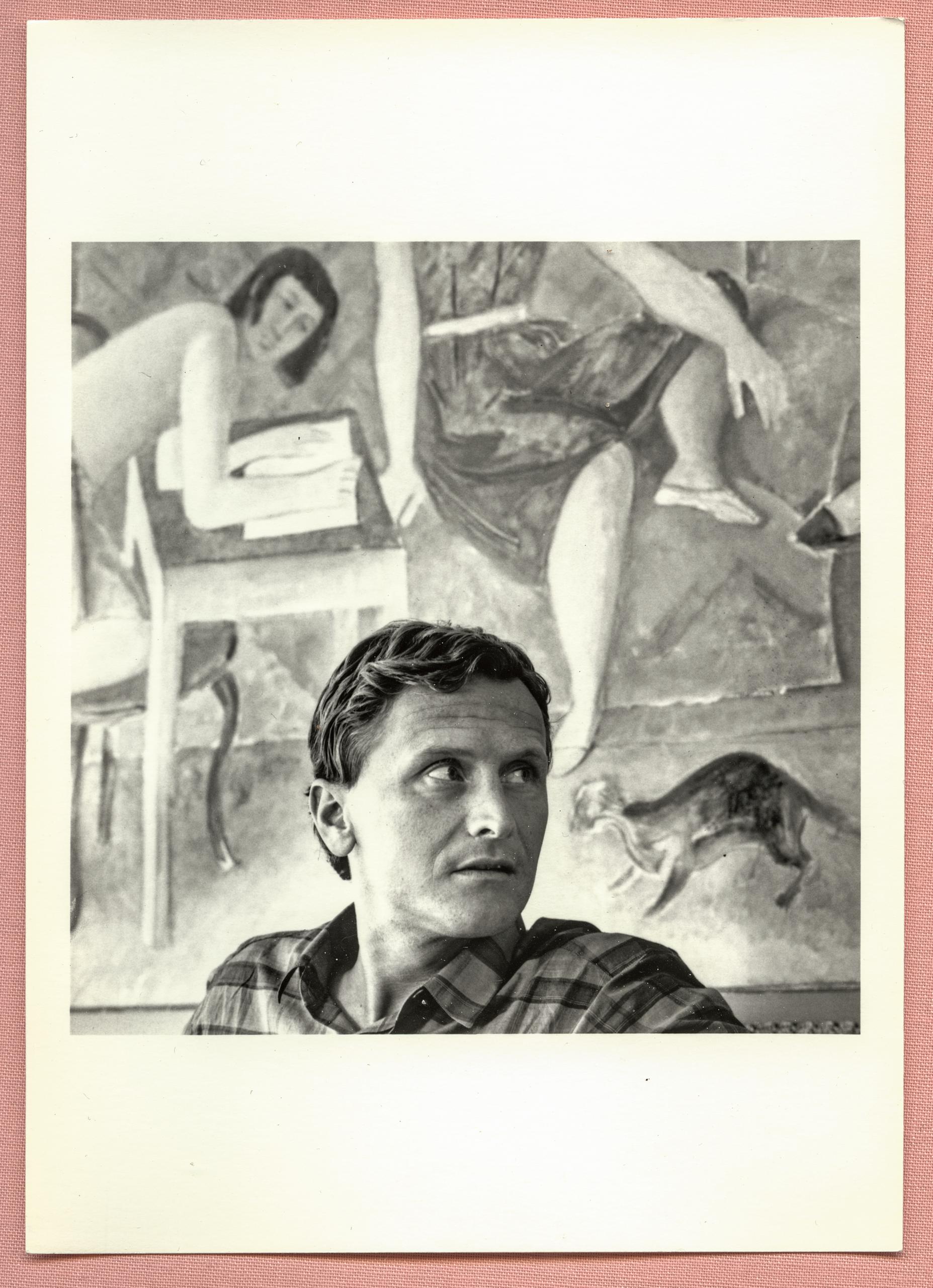 Thomas Ammann con el cuadro de Balthus Three Sisters