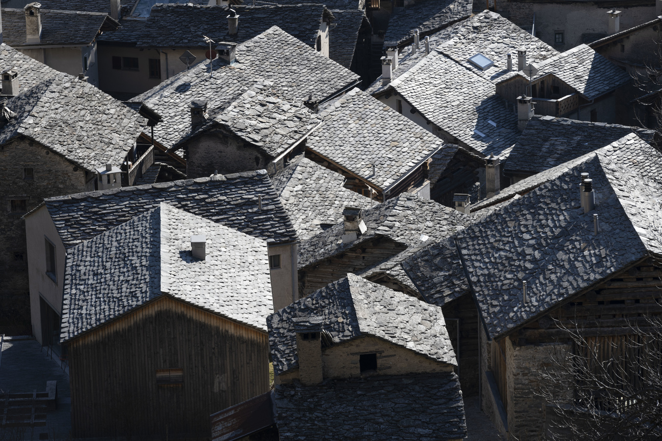Steindächer eines Bergdorfes