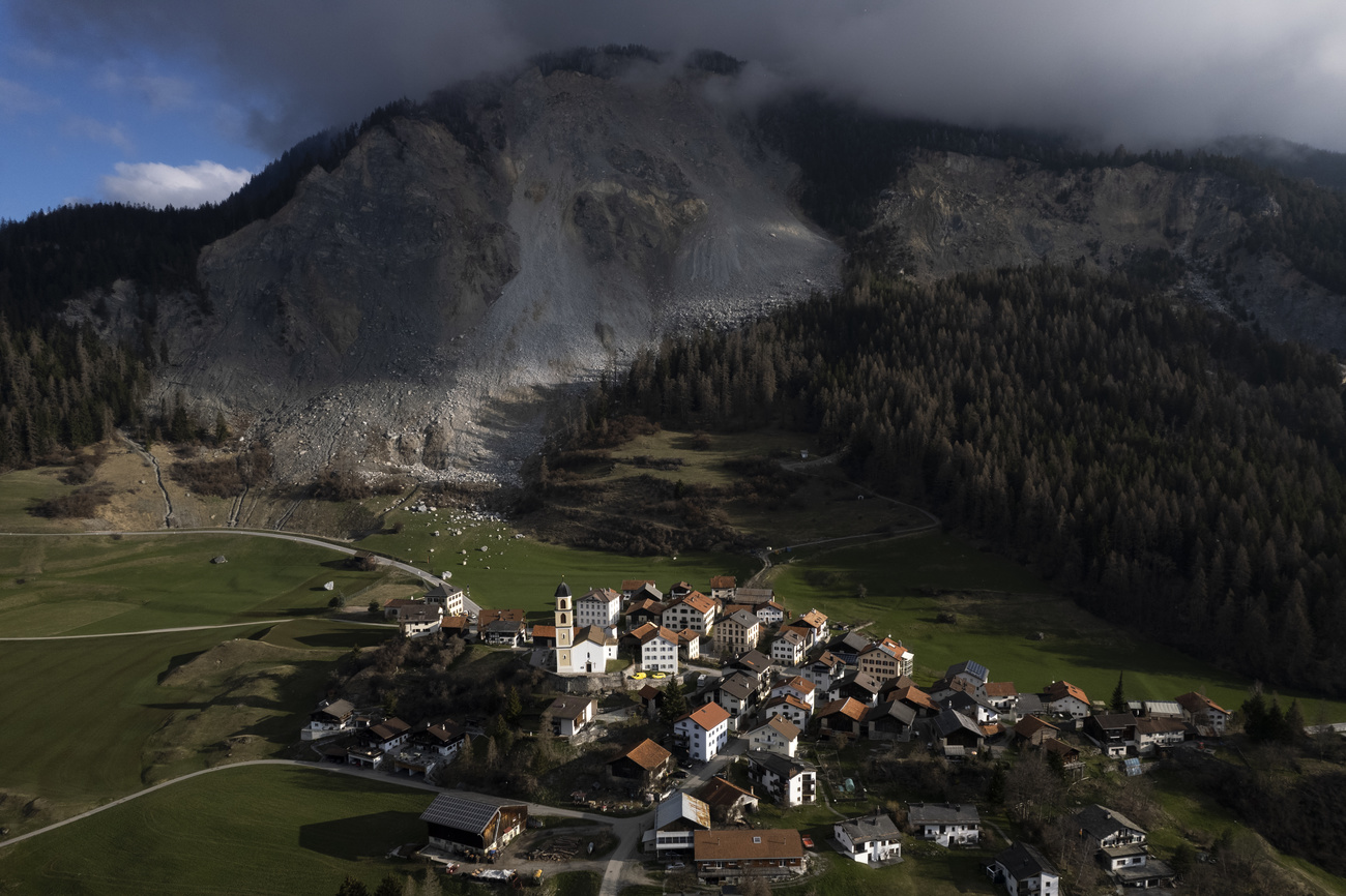 Nubi nere sopra Brienz.