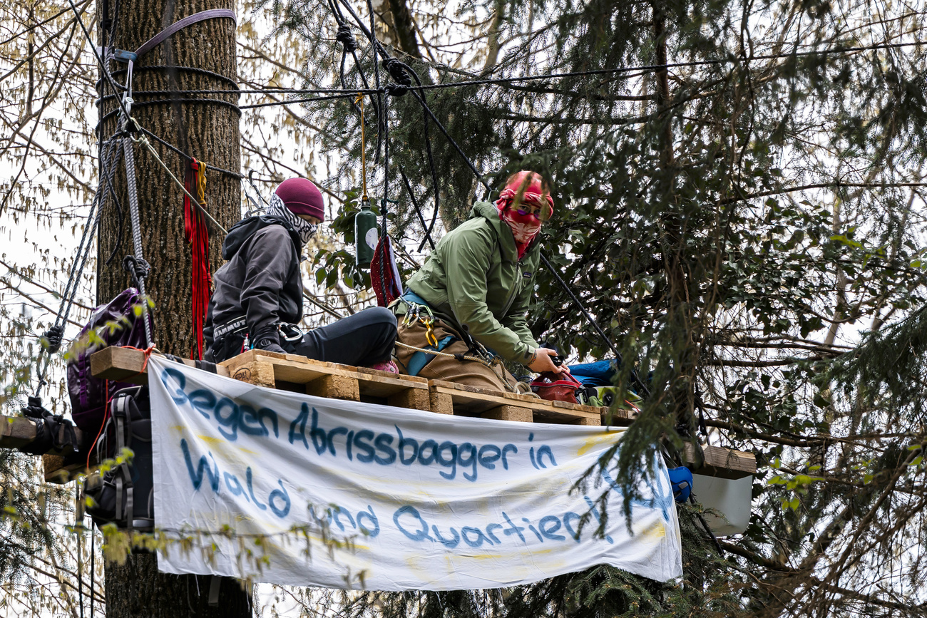 Proteste contro una discarica a Zurigo.