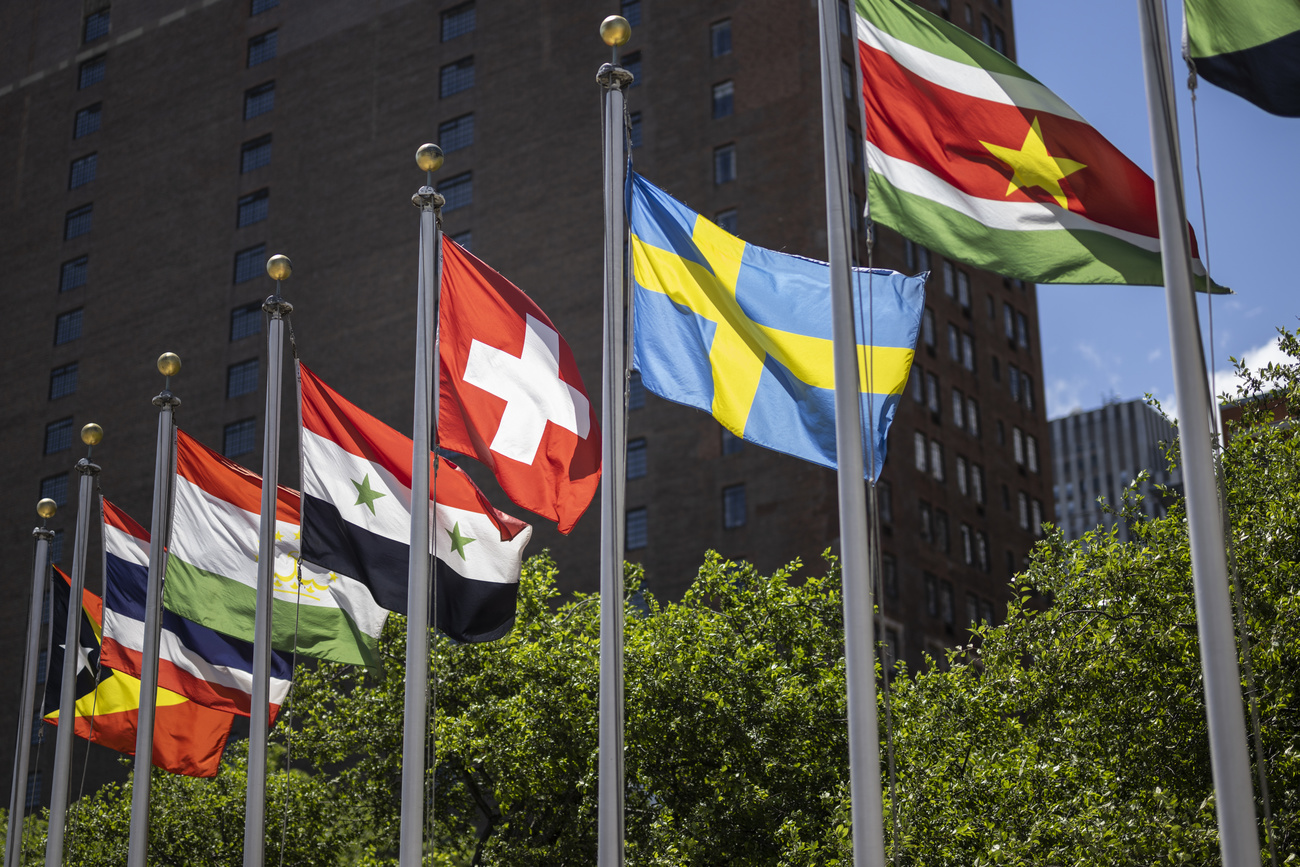 Die Schweizer Flagge vor dem UN-Gebäude in New York
