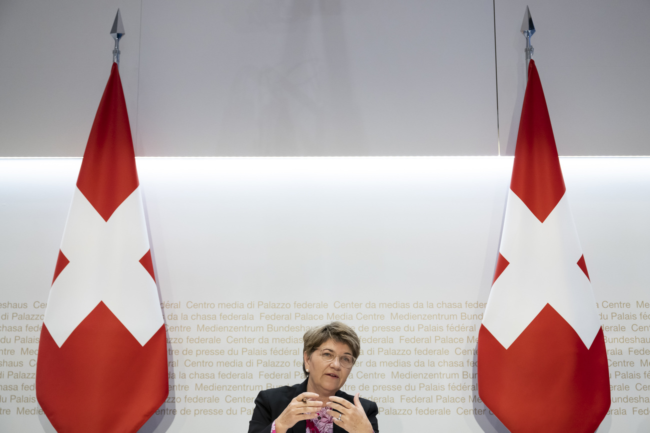 وزيرة الدفاع السويسرية فيولا أمهرد
