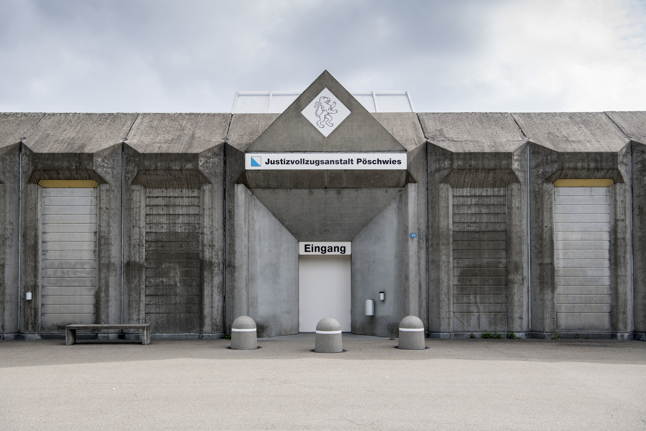 Portal de uma prisão na Suíça
