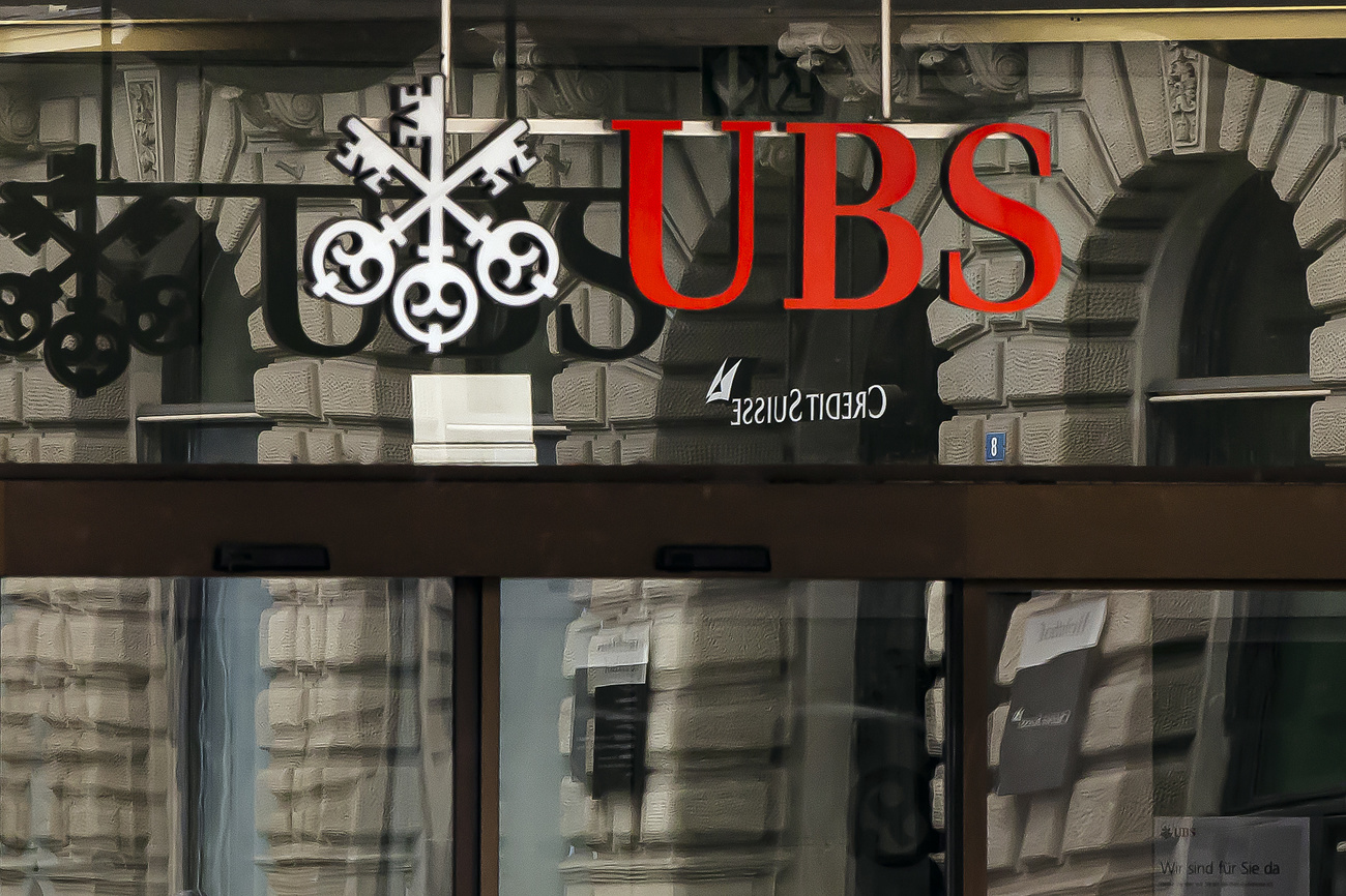 Logotipos do UBS e do Credit Suisse