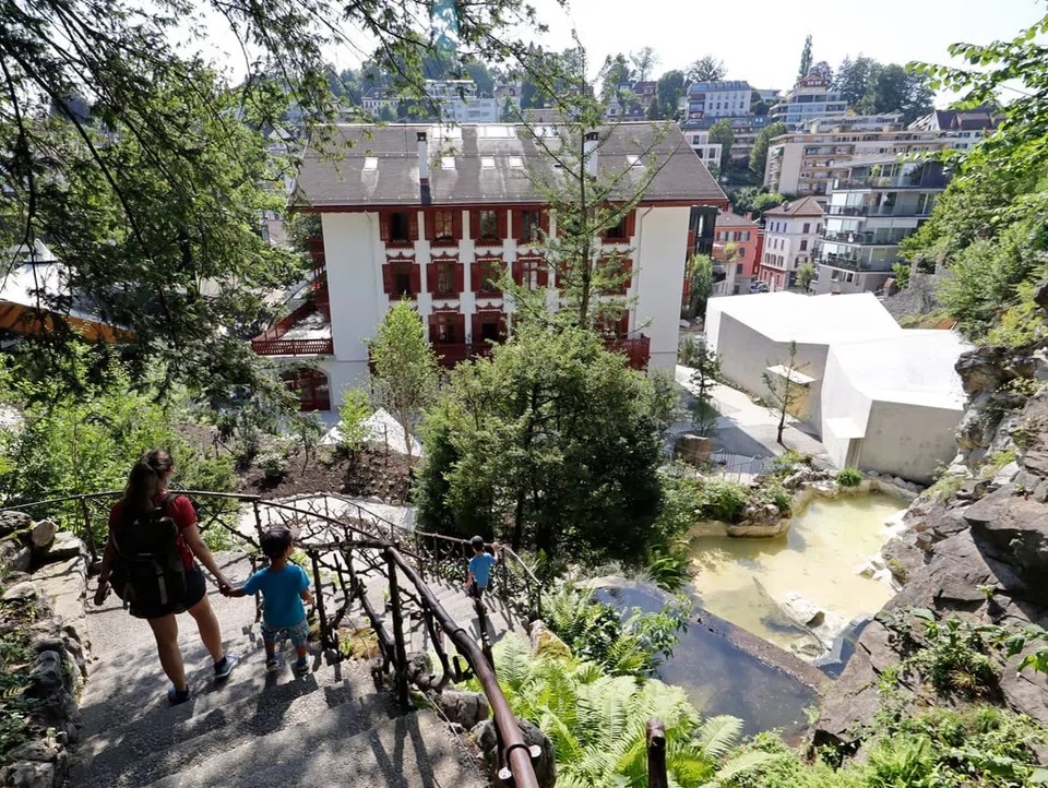 Well-maintained hiking trail with a view of a residential quarter in Lucerne