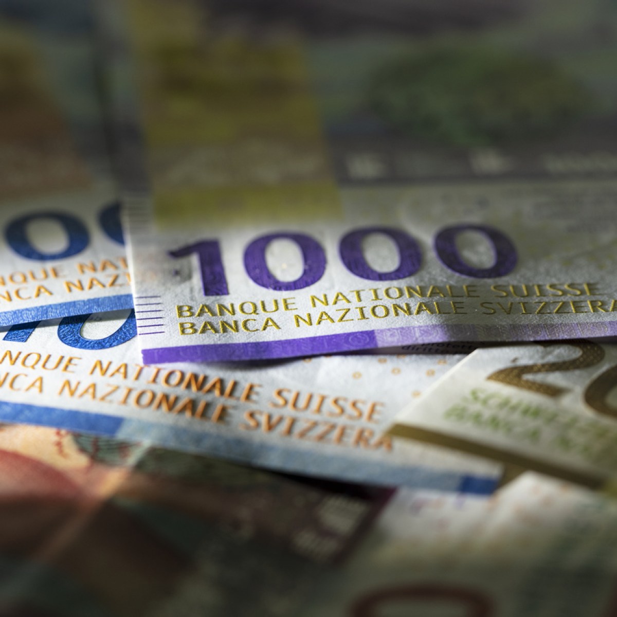 千元面值瑞郎占据瑞士现金半壁江山- SWI swissinfo.ch
