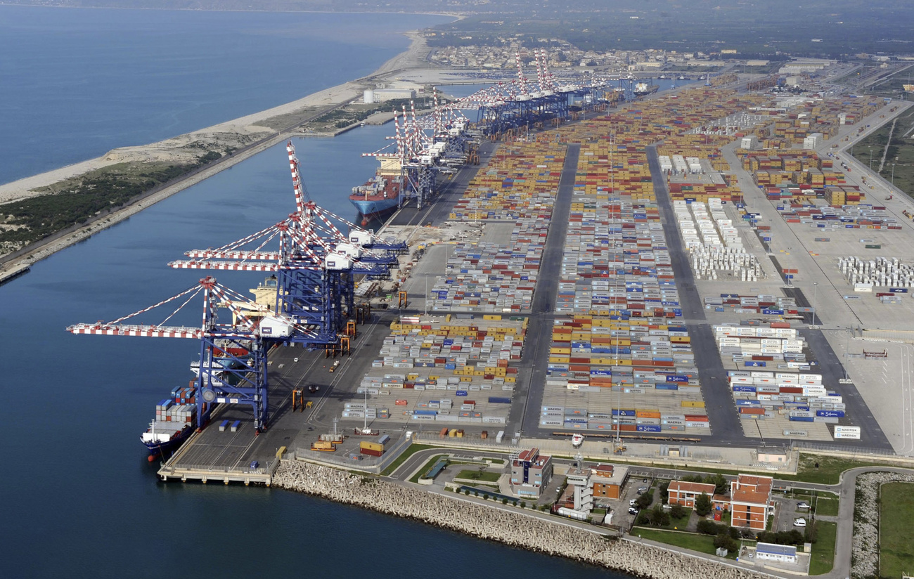Il porto di Gioia Tauro, al centro di molti traffici.