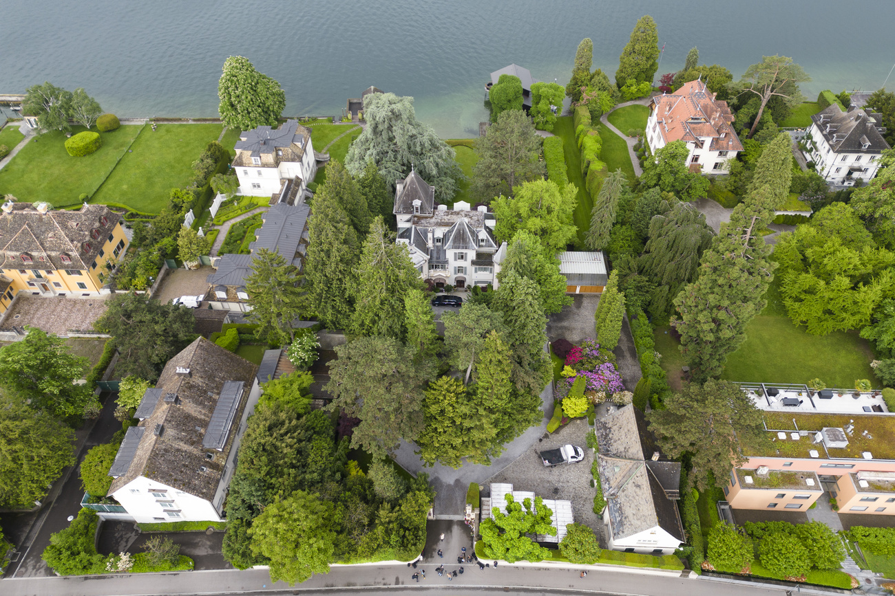 A casa da falecida Tina Turner, às margens do Lago Zurique.