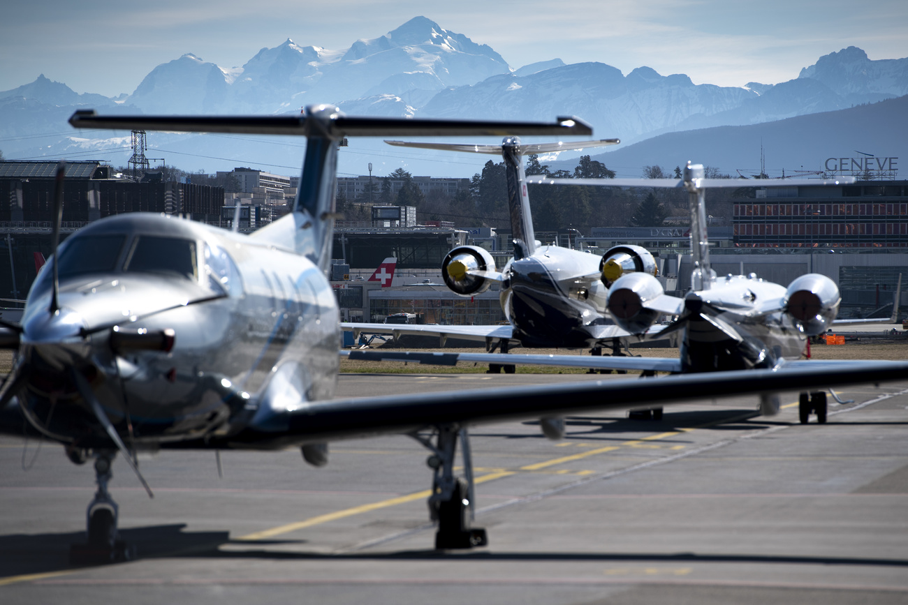 日内瓦机场是瑞士最繁忙的私人飞机机场(2022年私人飞行高达14’582架次)，而日内瓦-巴黎是私人飞机最常飞行的航线。