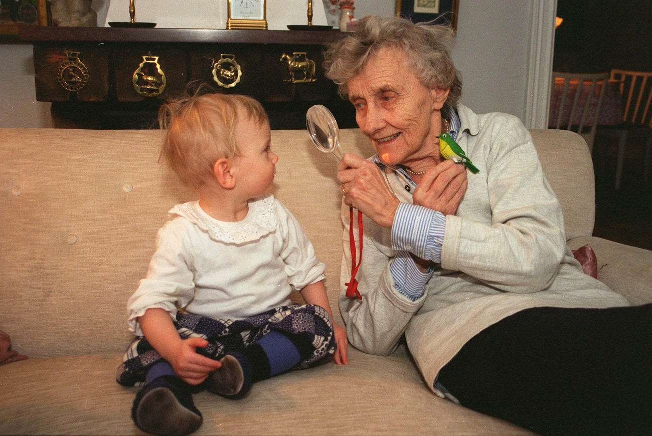 Bébé et vieille dame