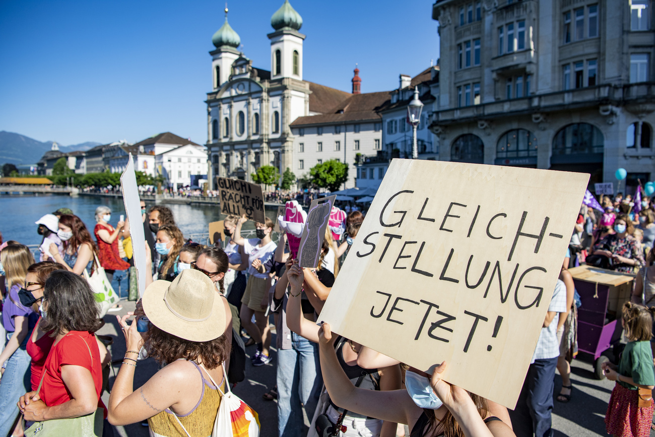 Manifestantes do sexo feminino