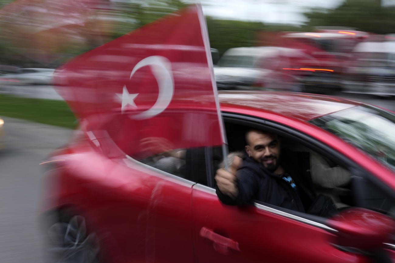 Man waving Turkish flag