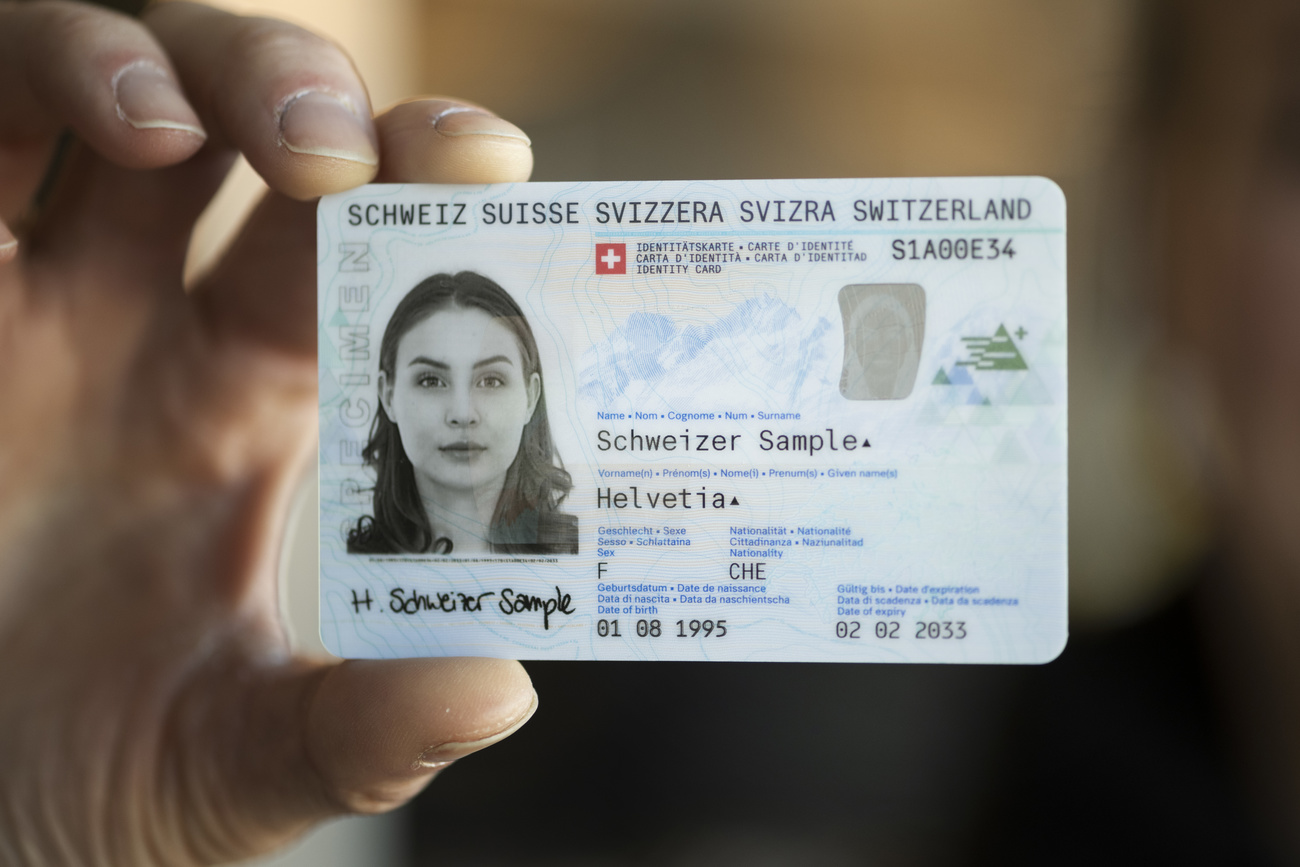 La nuova carta d identità svizzera.