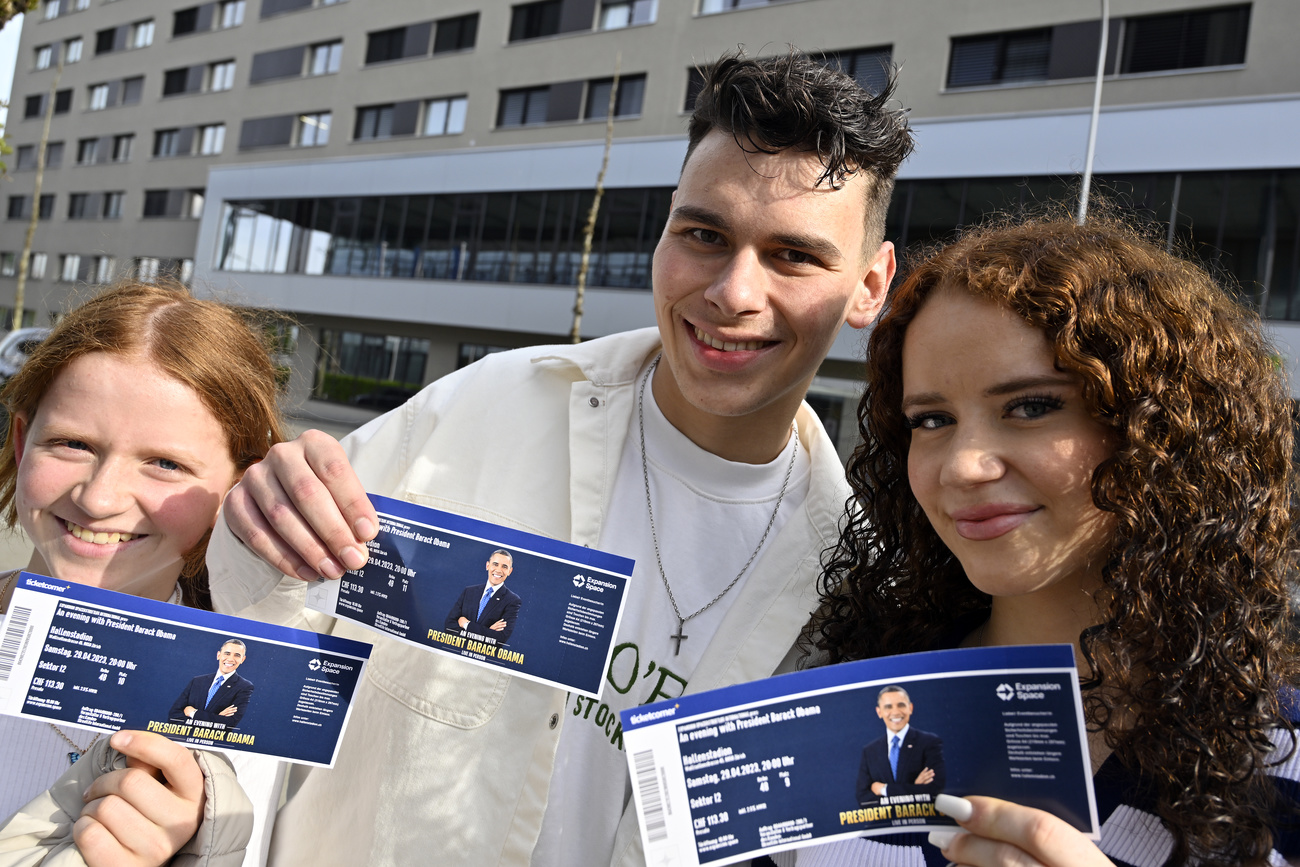 Joya, Jann and Melina, with the tickets to see Barack Obama outside the Hallenstadion, Saturday, 29 April 2023.