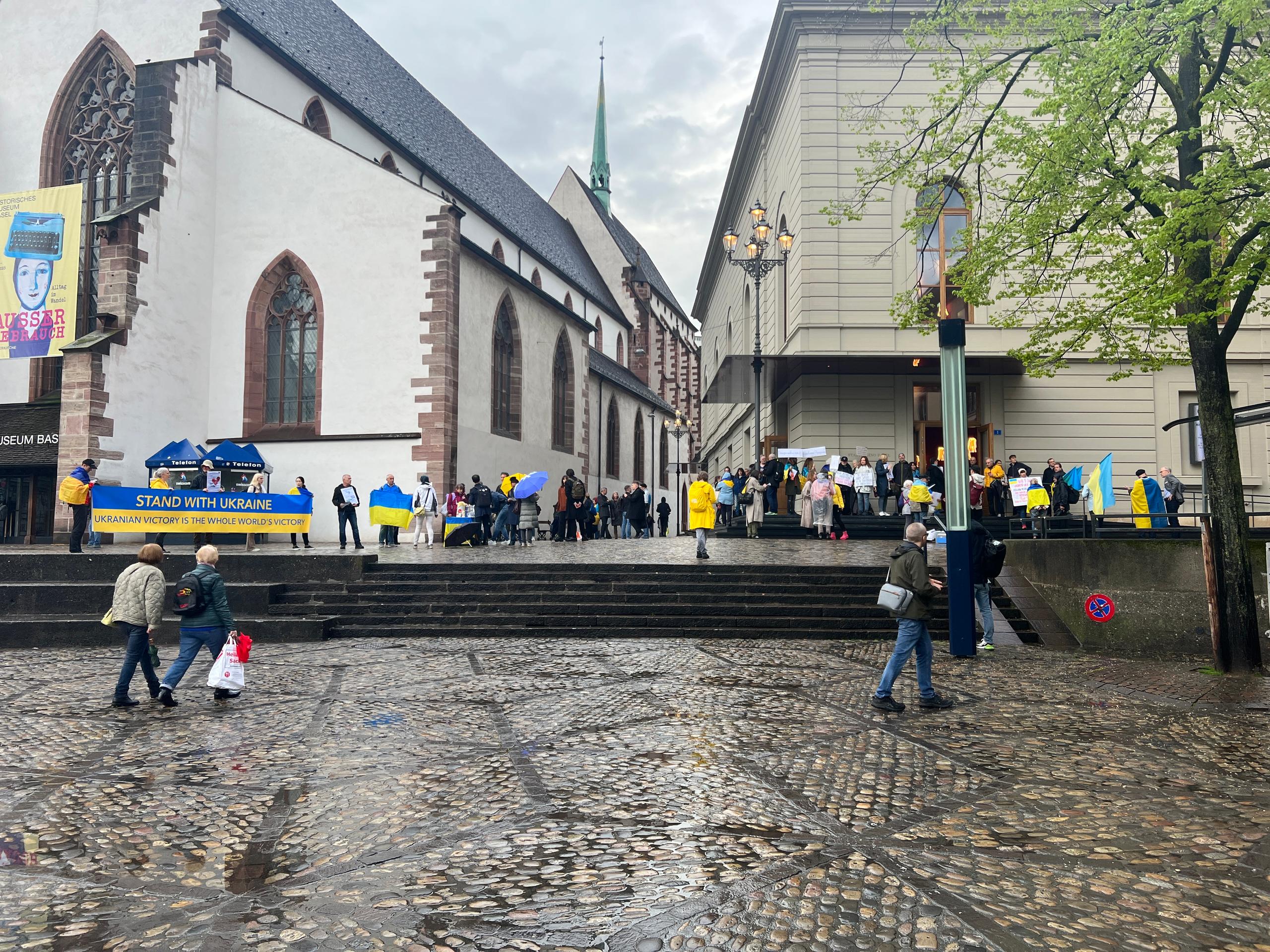 Protest vor dem Basler Stadtcasino