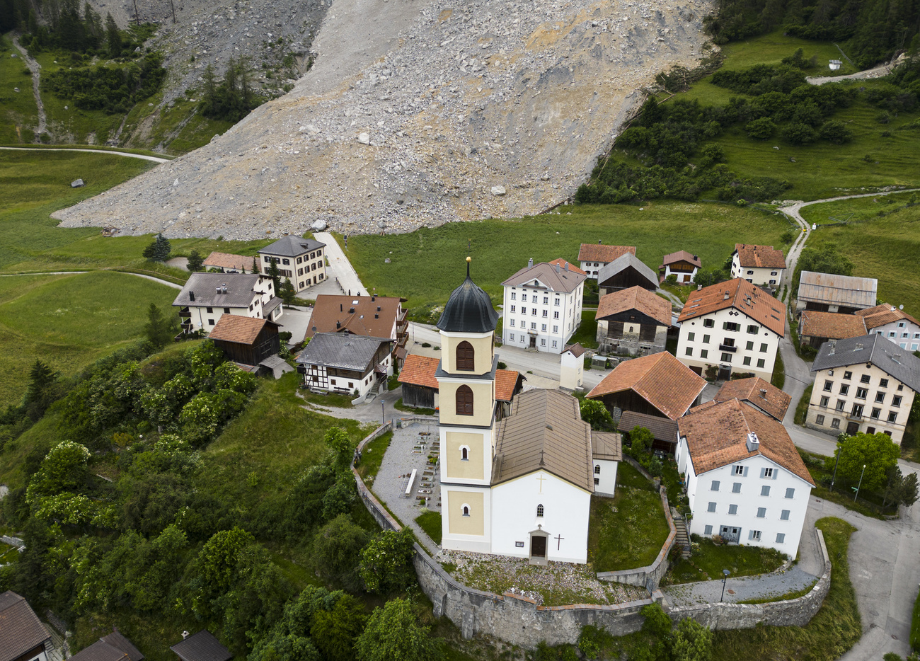 Drone picture of the landslide near Brienz.
