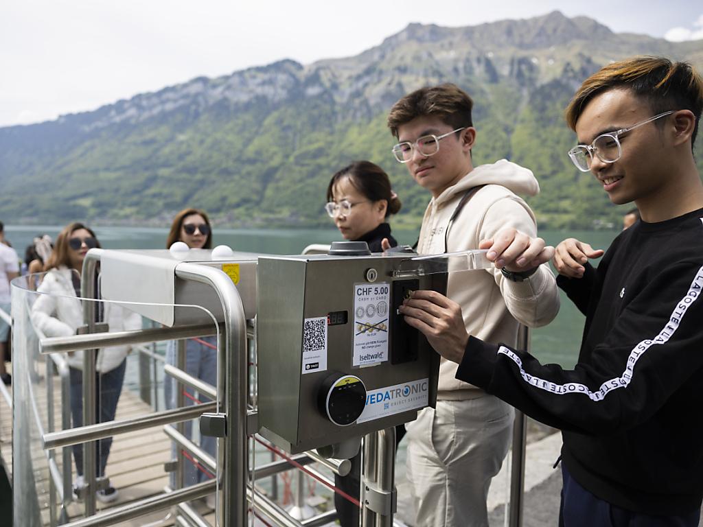 Koreanische Touristen in Iseltwald