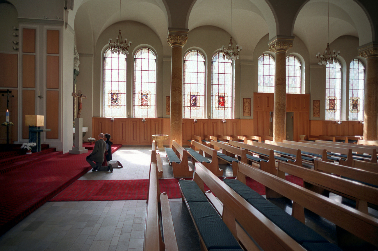 Iglesia suiza vacía