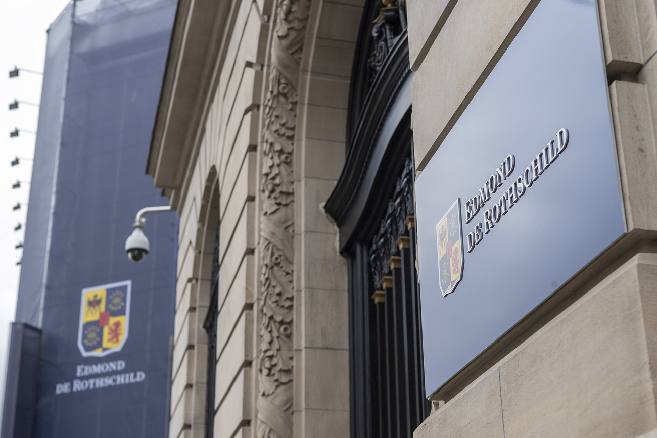 L entrata dala banca Rotschild a Ginevra.