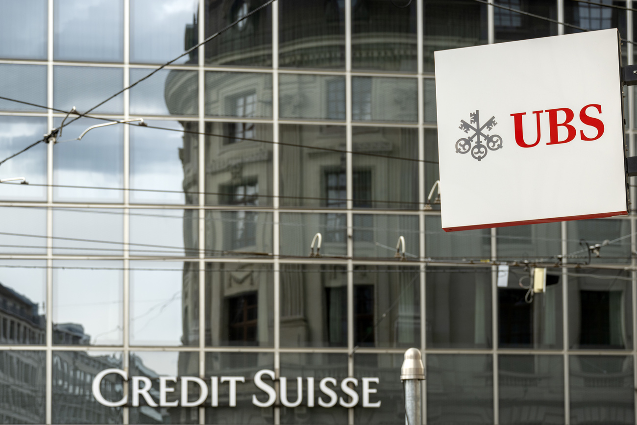 Logotipos do UBS e do Credit Suisse