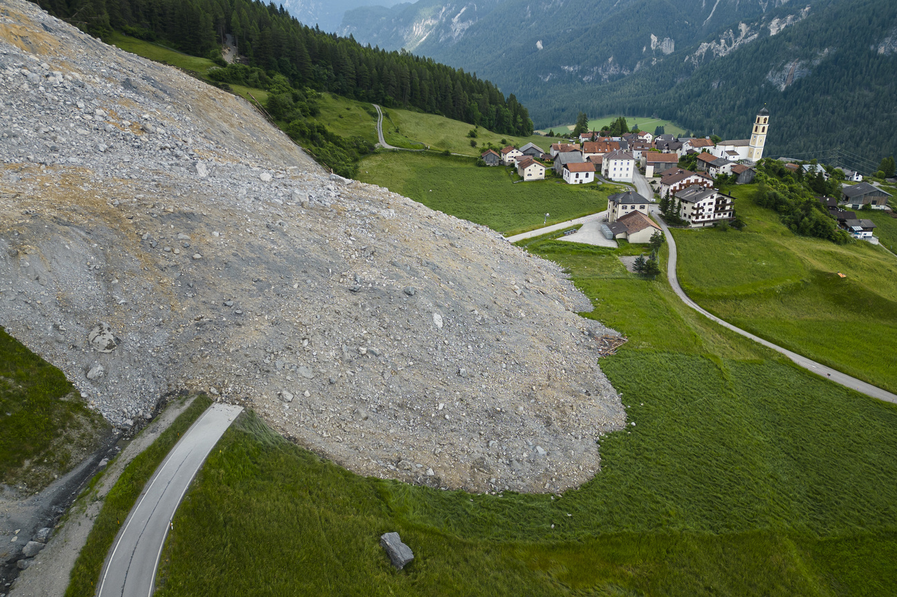A view of the Swiss mountain village of Brienz,